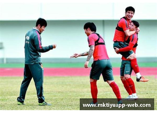 mk体育足球明星陪孩子畅玩乐趣无限亲子时光尽在绿茵场上